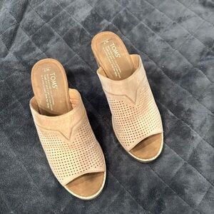 Toms open toe mules, tan, size 7
